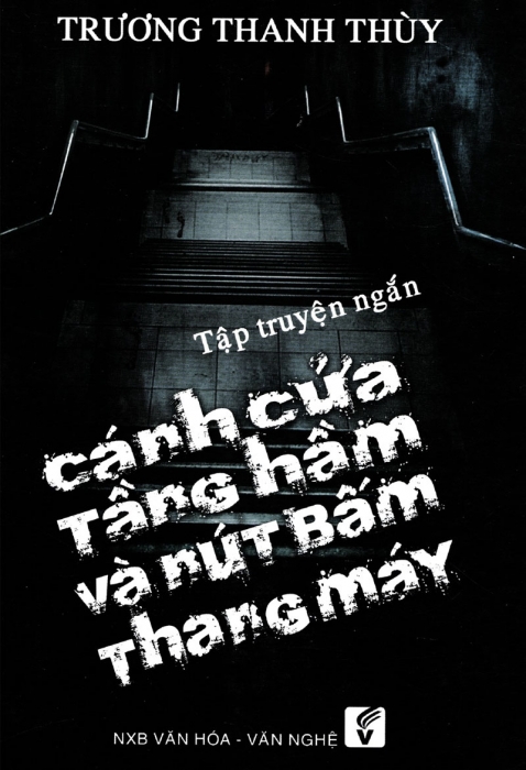 Cánh cửa tầng hầm và nút bấm thang máy