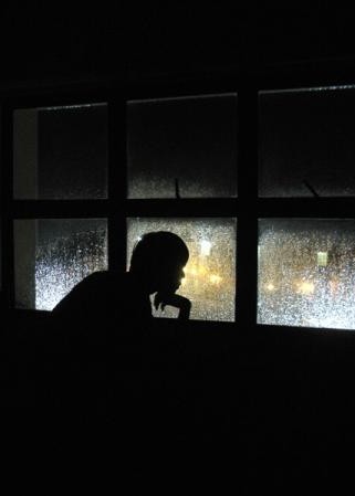 Ben ngoai khung cua so Ben ngoai khung cua so