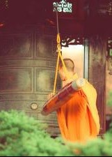 Tiếng chuông nơi cửa thiền