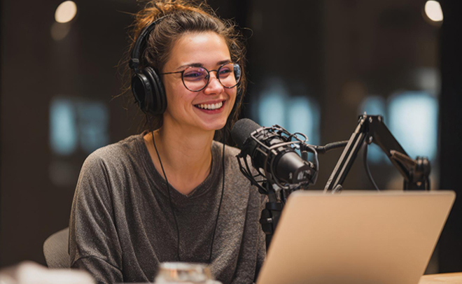 Khi n&agrave;o n&ecirc;n nghe audiobook thay v&igrave; đọc s&aacute;ch truyền thống