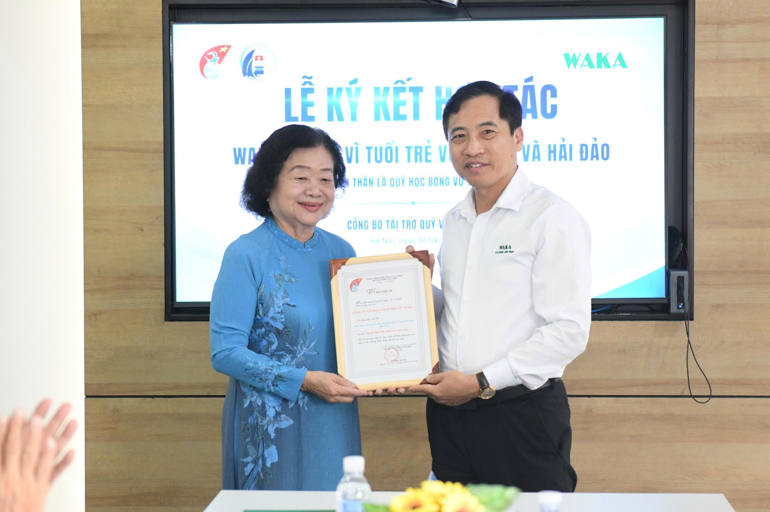 Th&uacute;c đẩy văn h&oacute;a đọc cho học sinh v&ugrave;ng cao, bi&ecirc;n giới, hải đảo