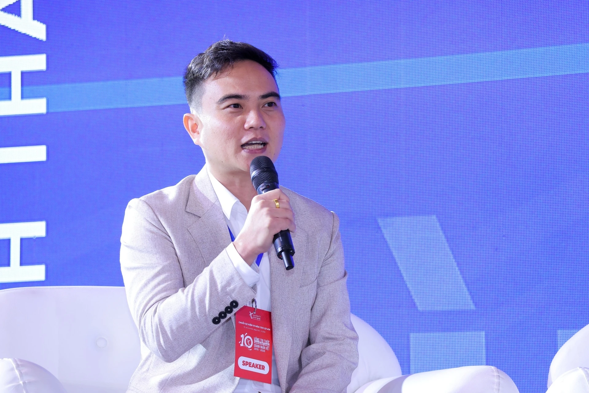 Đề xuất phạt 20 triệu khi chia sẻ ebook lậu