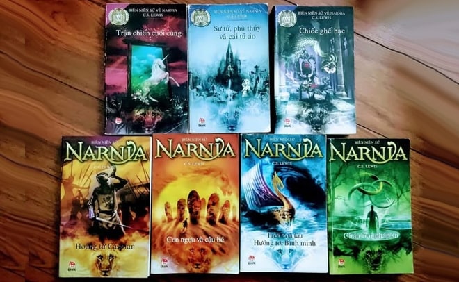 10 Bộ truyện giả tưởng hay nhất từng được xuất bản