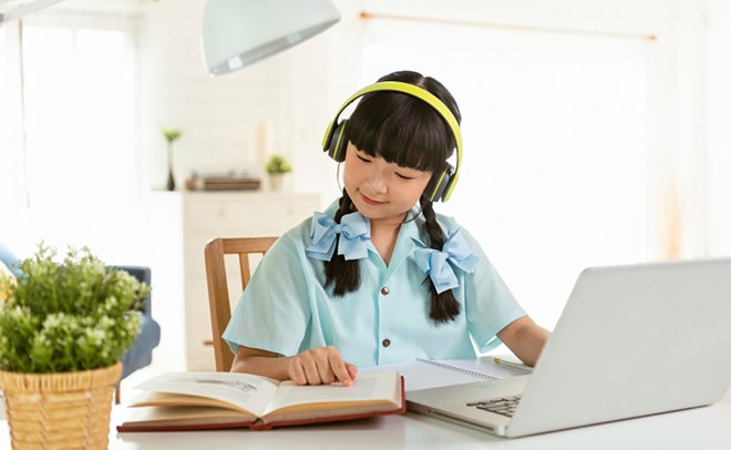 Đ&aacute;nh thức niềm say m&ecirc; trong từng trang s&aacute;ch gi&aacute;o khoa