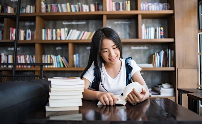 Đ&aacute;nh thức niềm say m&ecirc; trong từng trang s&aacute;ch gi&aacute;o khoa